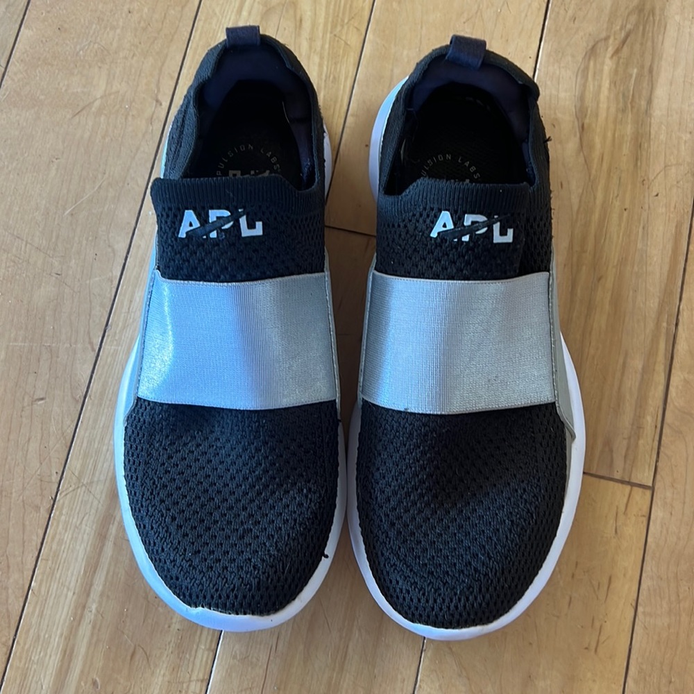 Women’s APL techloom bliss 5.5 black silver white great condition